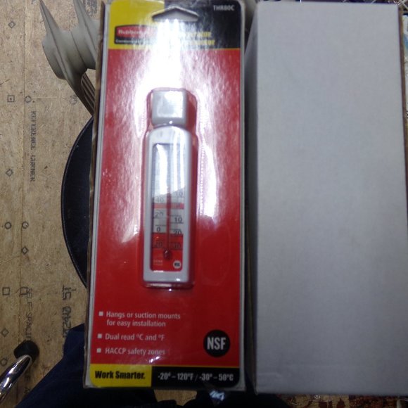 RUBBERMAID REFRIGERATOR THERMOMETERS - Picture 1 of 2